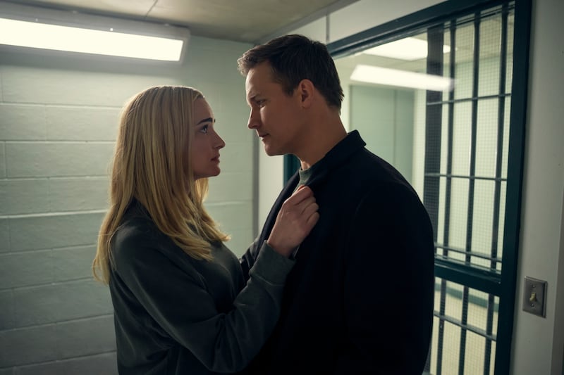 Brianne Howey and Scott Porter